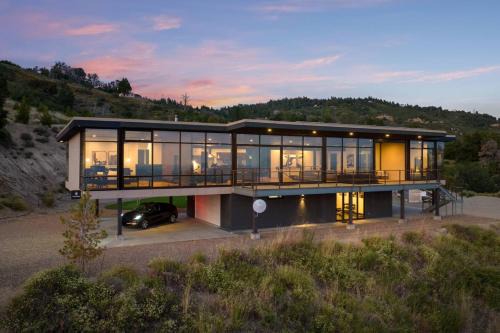 Dream House Hideaway and Hot Tub