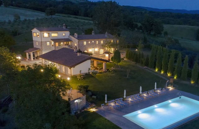Toskana Traumvilla, herrliche Lage, Privatpool, 8 Schlafzimmer, 10 Baeder