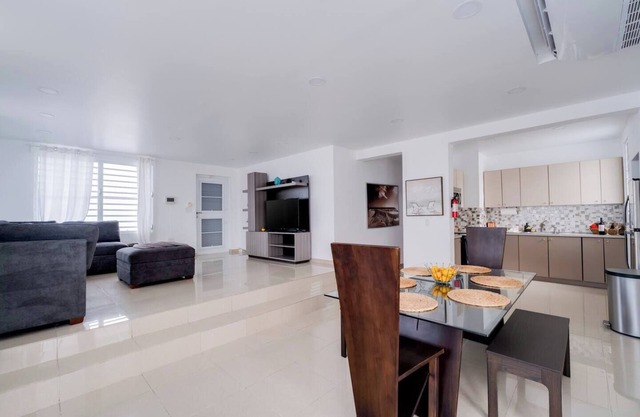 Dream House - Walk to Beach/3BR/2BA/AC/Terrace