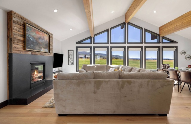 Dream Mt Escape 4-bedroom house with Hot Tub & Views, WiFi in lovely Alta, Wy