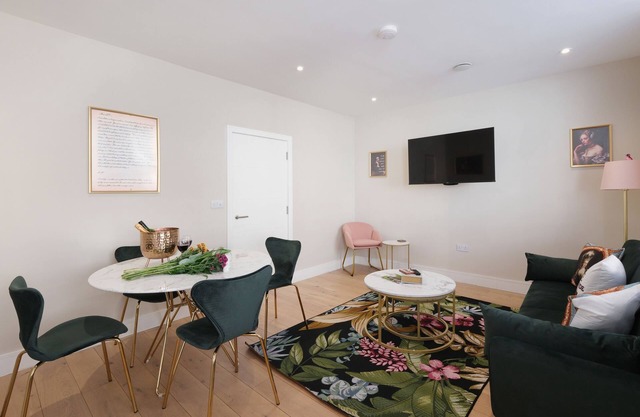 Dream Stays Bath - John Street