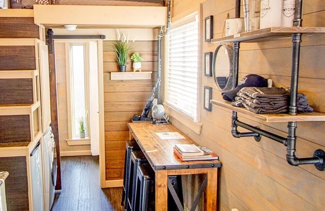 Dream Tiny Home | Hot Tub, Sauna + Wine Tasting