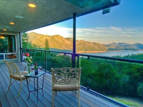 Dream View Lake House