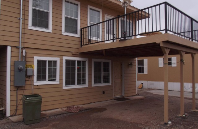 Dreamcatcher 2-story Colonial Home. Pet Friendly! 1 mile from downtown hot tubs