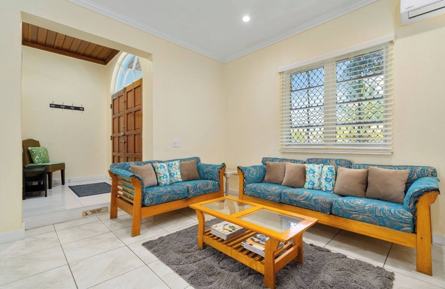Dreamers Getaway - Relaxing unit with large rooms, full kitchen, & fast Wi-Fi