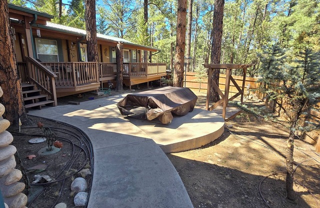 Dreaming Tree 1 a fabulous Ruidoso cabin perfect for a couple’s get-a-way