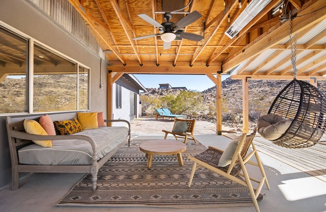 🌵Dreamspace - Peaceful Home w/Hot Tub, Fire Pit, Amazing Views & Close To Park Entrance🌵