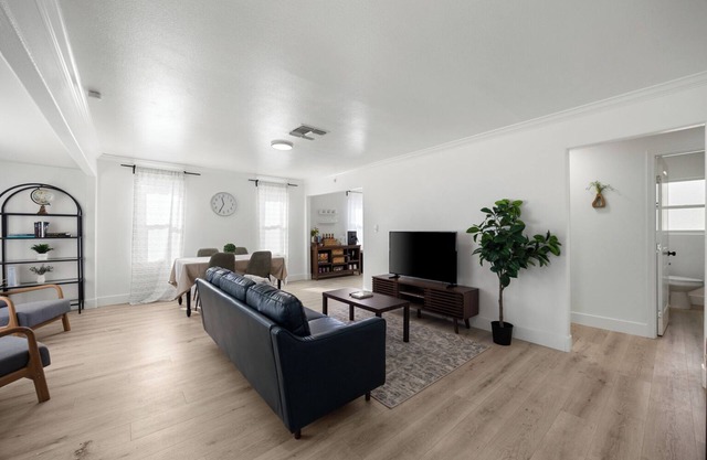 Dreamy 2-Bedroom Retreat in the Heart of Sac