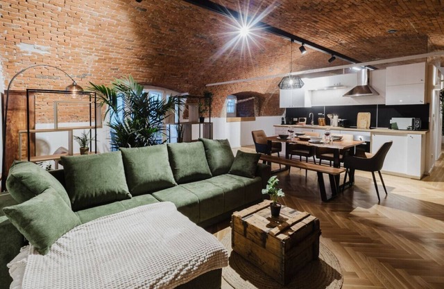 Dreamy Brick Loft– Central & Right on the Ilz