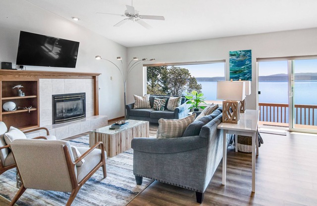 Dreamy coastal retreat with pool table, ping-pong, water view, 2 kitchens