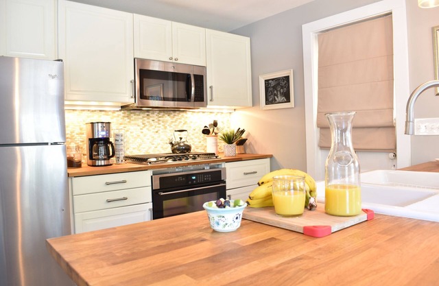 Neu renoviertes Ferienhaus in Bear Paw. In der Nähe von Seen, Pool, Tennis.