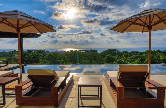 Traumhafte Luxusvilla mit Dschungel-/Ozeanblick und Pool