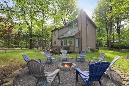 Dreamy Lake House - Fireplace, Firepit & Pet Friendly