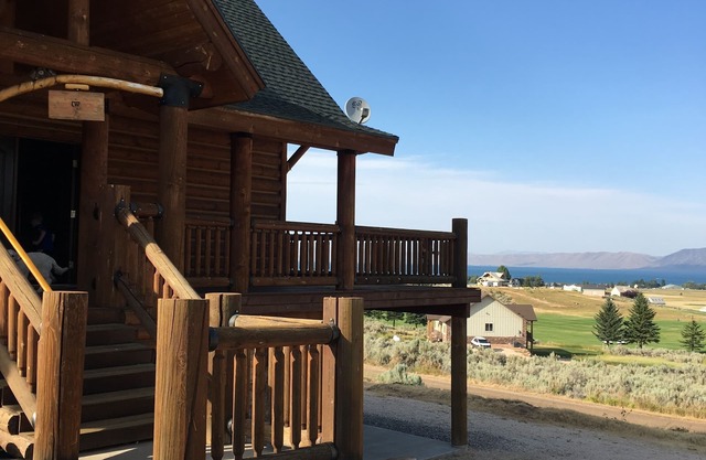 Verträumtes Blockhaus in Bear Lake. Spektakuläre Aussichten, großartige Lage, ruhiger Kurzurlaub.