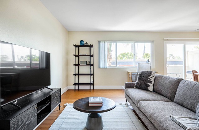 Dreamy Marina Del Rey 1BR, walk to Marina, shops & dining, by Blueground