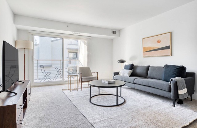 Dreamy Menlo Park 1BR w/ Gym & W/D, easy highway access, by Blueground