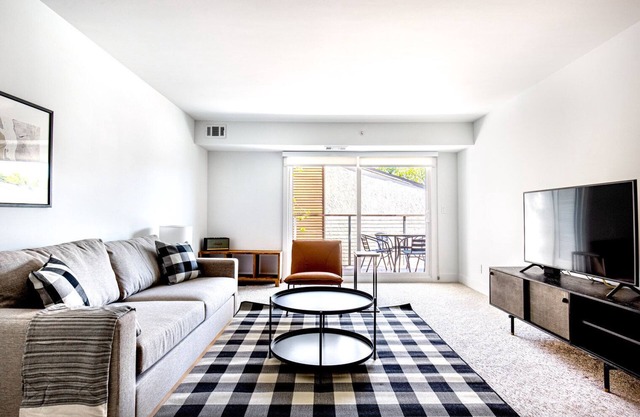 Dreamy Menlo Park 2BR w/ Pool, W/D, Gym, near 82, 101, 280, by Blueground
