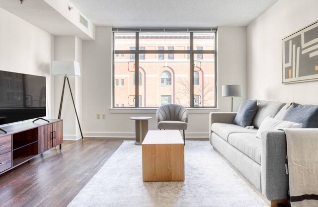 Dreamy Penn Quarter 1BR w/ W/D & Gym, 2 blocks to Metro, by Blueground