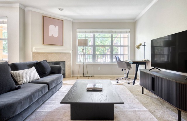 Dreamy Santa Clara 2BR w/ Gym, Pool & W/D, walk to Safeway, by Blueground