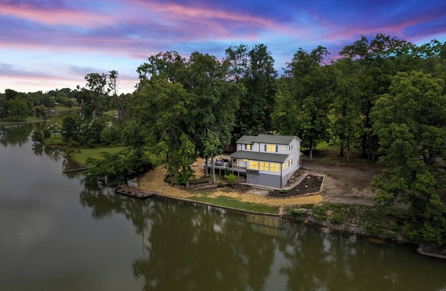 Dreamy Skipping Stone Lake House