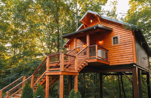 Dreamy Treehouse Getaway with Hot Tub