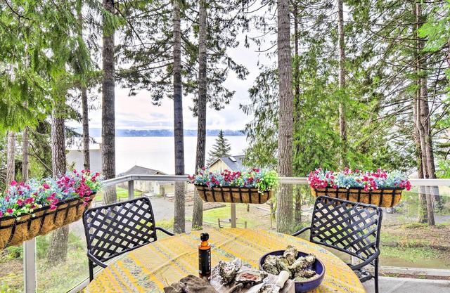 Dreamy Waterfront Studio w/ Hood Canal Views