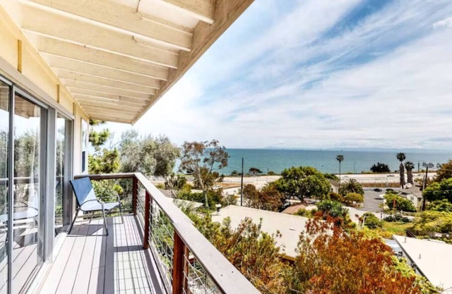 NEW! Oceanview 2bedroom on Lillie Ave!