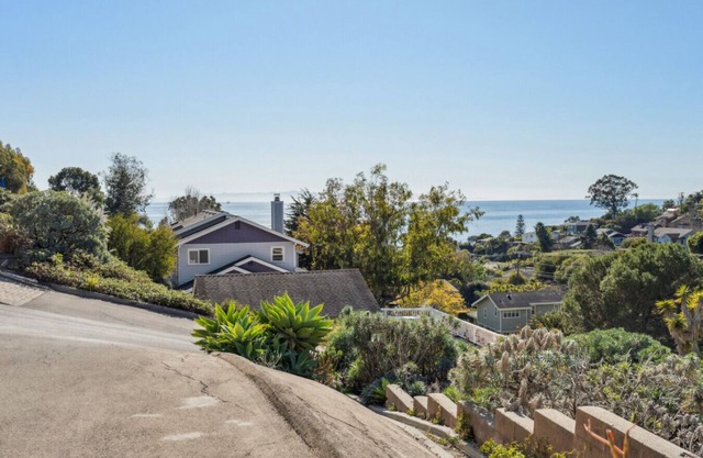 Driftwood Club - Whitney's Oceanview Studio! (Full Kitchen)