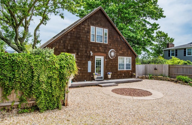 Driftwood Cottage @ Saybrook Point Marina, 2 King Beds