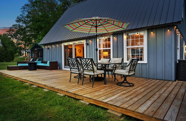 Driftwood Cottage with Cottages of Maine, Lake Great Pond, Dog Friendly, Kayaks