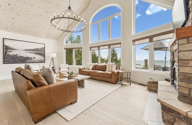 Driftwood: Luxe Lakefront Retreat w/ Sauna & AC - Tobermory