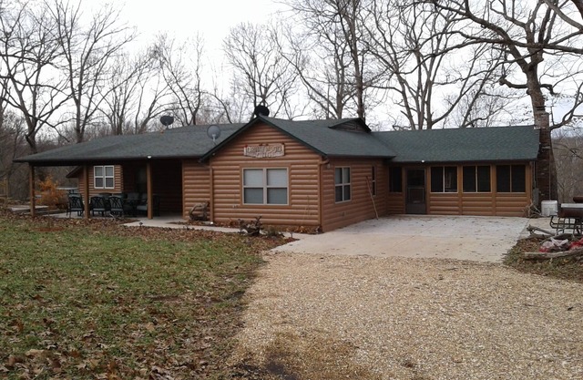 Driftwood River Lodge am Fluss Meramec. Steelville, MO.
