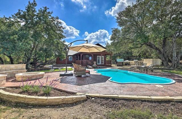 Dripping Springs Cabin w/ Pool, Hill Country Views