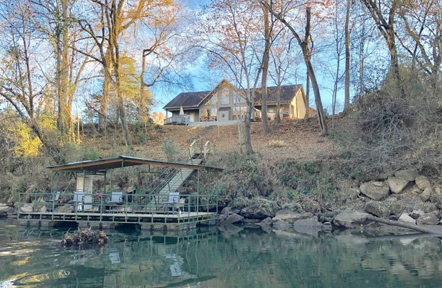 Dripping Springs Retreat ~ auf dem Little Red River