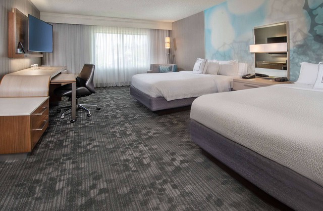 Drive into Atlanta! Free Parking, Onsite Swimming Pool, Pet-friendly Property