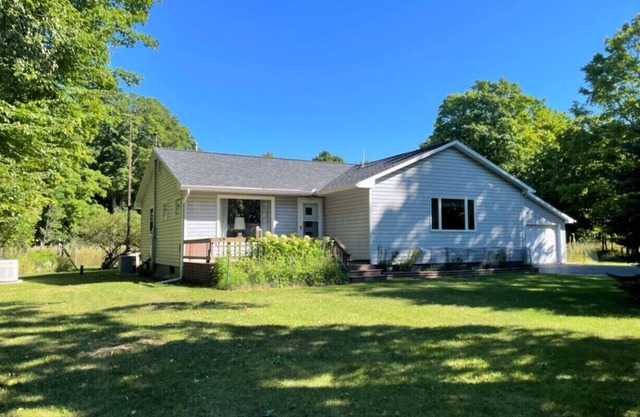 Drummond Island Hotel & Vacation Homes - Inland Retreat
