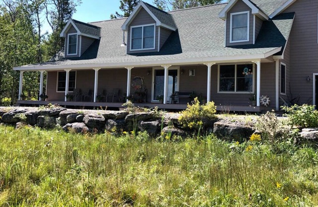 Drummond Island Hotel & Vacation Homes - Sims Point Sunrise