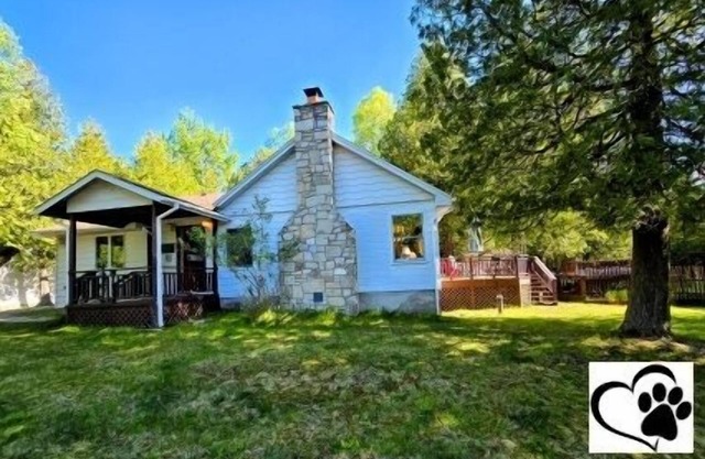 Drummond Island Hotel & Vacation Homes - Lily Pad Place