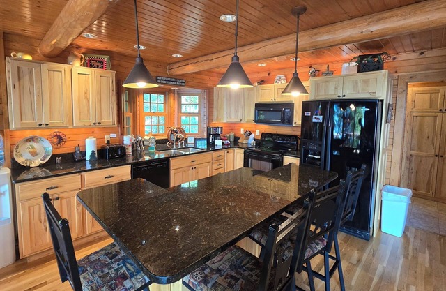 Drummond Island Hotel & Vacation Homes - A Notch Above