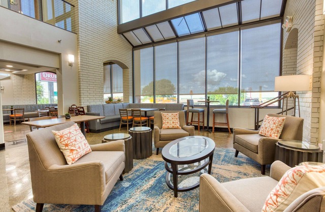 Drury Inn & Suites St. Louis Collinsville