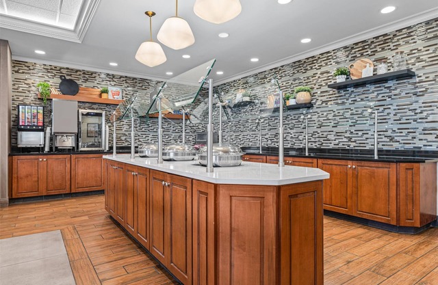 Drury Inn & Suites St. Louis Creve Coeur