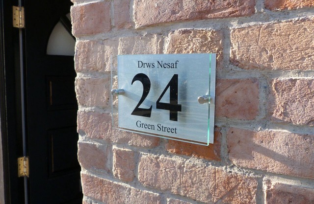 Drws Nesaf Cardiff Townhouse