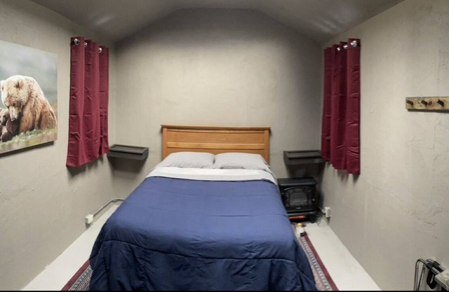 Dry Cabin #9, sleeps 2 guest maximum