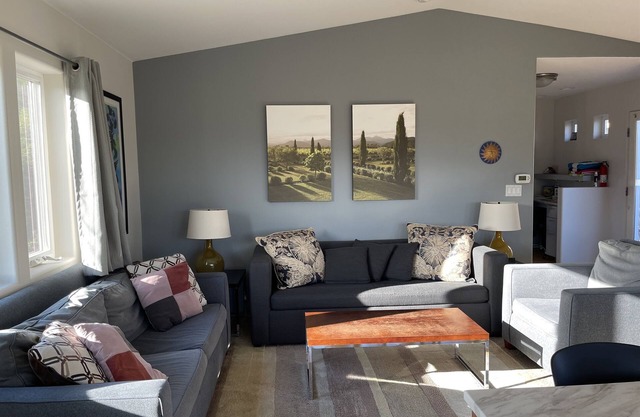 Private-Stylish-Views-Whirlpool - bei Lavender Hill Vineyards