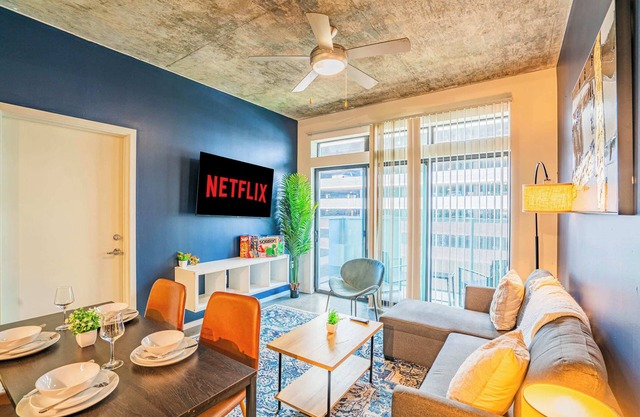 Calm 2BD Apartment in CDT with Gym Pool Parking
