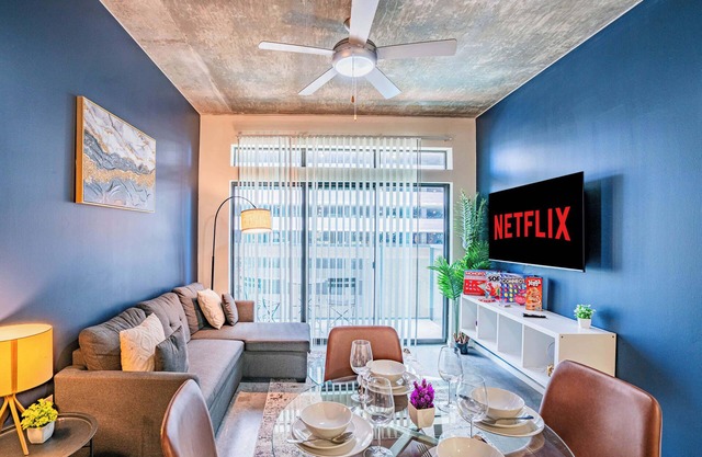 Relaxing 2BD Apartment in CDT with Gym Pool Parking