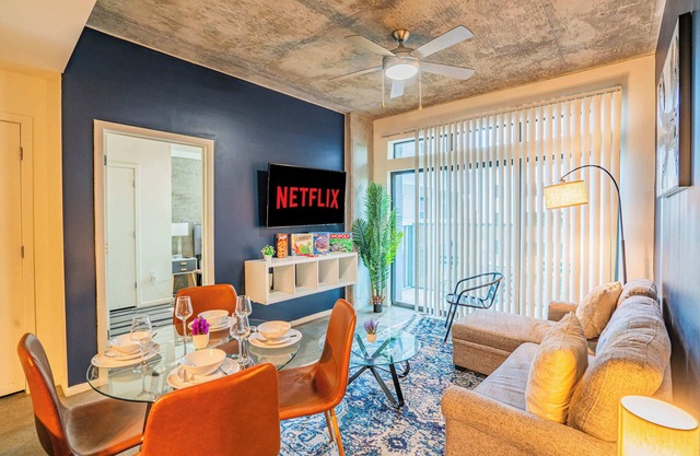 Charming 2BD Apartment in CDT with Gym Pool Parking