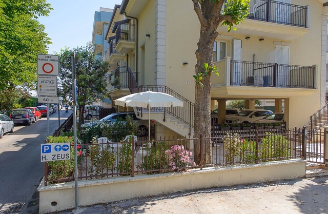 DUCAL RESIDENCE 20 METER VOM MEER IN VISERBA. Trilo Suite n. 8