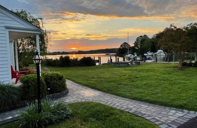 Duck Cove Waterfront Cottage