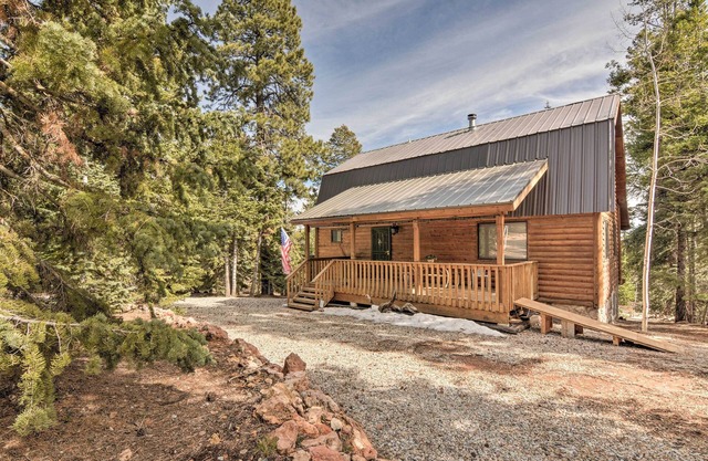 Duck Creek Village Cabin w/ Deck on Half Acre